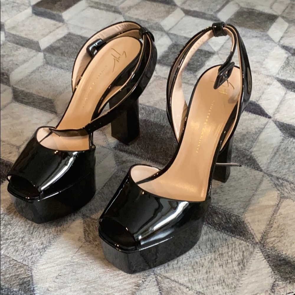 Giuseppe zanotti black patent leather shoes